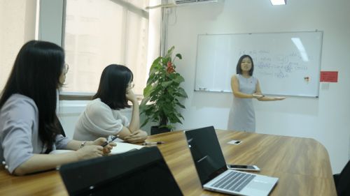 企恩咨詢 專注商學院服務，以技術開發為翼，為每個客戶樹一道口碑